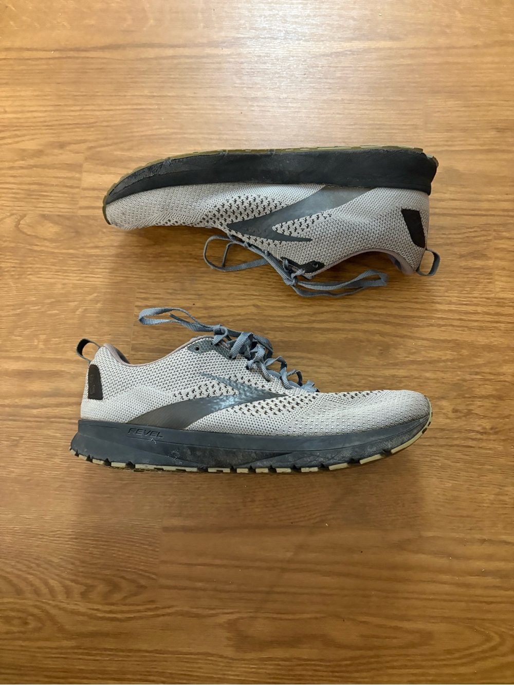 Brooks Revel 4 Mens Size 10.5 Gray Black Athletic Running Walking Shoes Sneakers